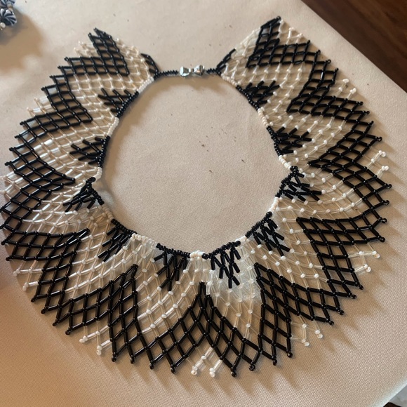 Vintage Jewelry - Vintage Black/White Seed Bead Collar Necklace